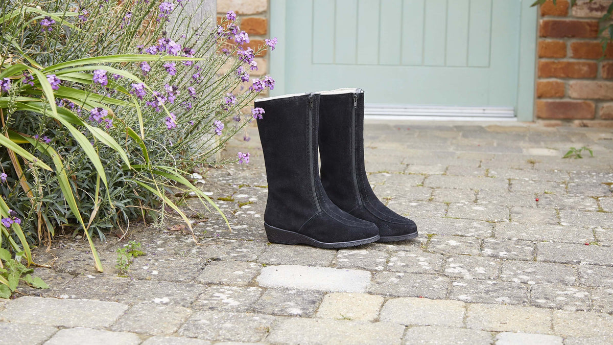 Tall Sheepskin Boots | Mens & Womens Tall Classic Boots | Drapers